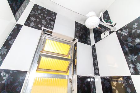 Banheiro da Suíte de casa para alugar com 1 quarto, 60m² em Conjunto Habitacional A. E. Carvalho, São Paulo