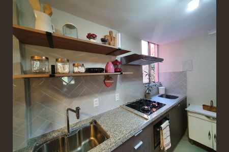 Cozinha de apartamento para alugar com 2 quartos, 57m² em Fátima, Niterói
