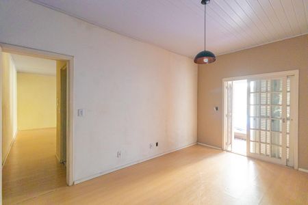 Casa para alugar com 260m², 2 quartos e 3 vagas Casa para alugar com 260m², 2 quartos e 3 vagasCasa de fundos