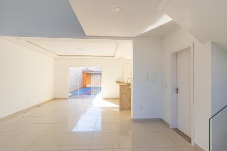 Casa para alugar com 260m², 2 quartos e 3 vagas Casa para alugar com 260m², 2 quartos e 3 vagasSala