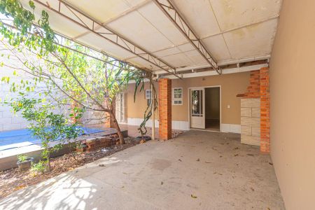 Casa para alugar com 260m², 2 quartos e 3 vagas Casa para alugar com 260m², 2 quartos e 3 vagasÁrea externa/Casa de Fundos