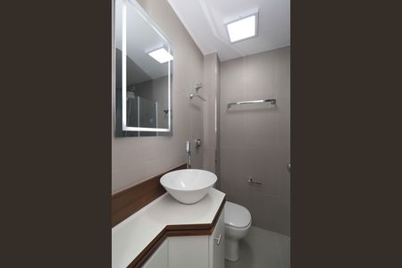 Banheiro de apartamento para alugar com 1 quarto, 48m² em Pinheiros, São Paulo