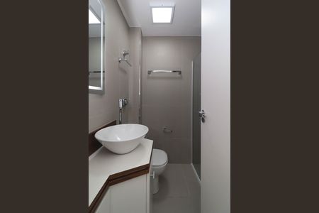 Banheiro de apartamento para alugar com 1 quarto, 48m² em Pinheiros, São Paulo