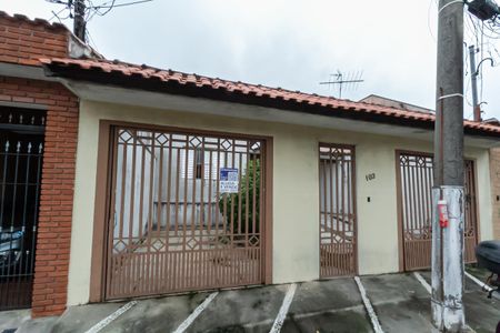 Casa à venda com 120m², 2 quartos e 3 vagas Casa à venda com 120m², 2 quartos e 3 vagasFachada