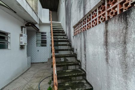 Casa à venda com 120m², 2 quartos e 3 vagas Casa à venda com 120m², 2 quartos e 3 vagasEscada