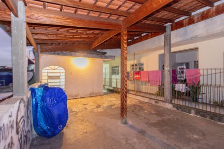Casa à venda com 250m², 2 quartos e 2 vagasQuintal dos Fundos
