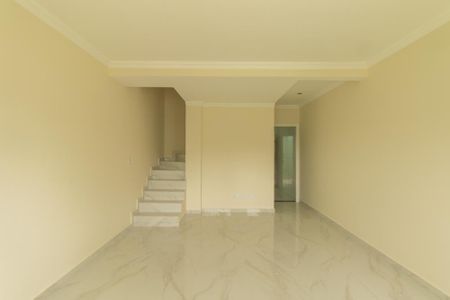 Casa à venda com 84m², 2 quartos e 2 vagas Casa à venda com 84m², 2 quartos e 2 vagasSala