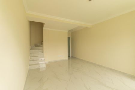 Casa à venda com 84m², 2 quartos e 2 vagas Casa à venda com 84m², 2 quartos e 2 vagasSala