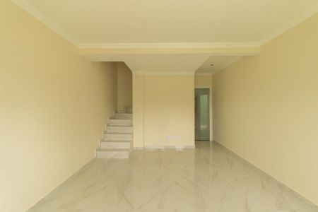 Casa à venda com 84m², 2 quartos e 2 vagas Casa à venda com 84m², 2 quartos e 2 vagasSala