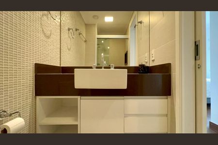 Apartamento para alugar com 89m², 2 quartos e 2 vagas Apartamento para alugar com 89m², 2 quartos e 2 vagasBanheiro da Suíte