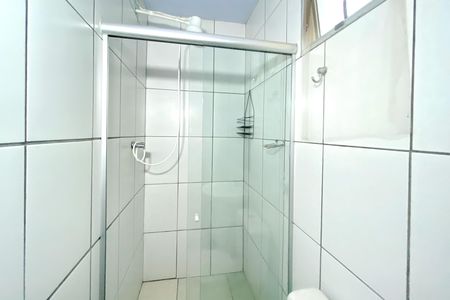 Banheiro de casa para alugar com 1 quarto, 30m² em Sagrada Família, Belo Horizonte