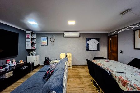 Casa à venda com 340m², 3 quartos e 3 vagas Casa à venda com 340m², 3 quartos e 3 vagasSala