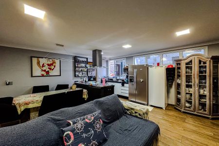 Casa à venda com 340m², 3 quartos e 3 vagas Casa à venda com 340m², 3 quartos e 3 vagasSala