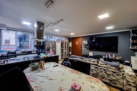 Casa à venda com 340m², 3 quartos e 3 vagas Casa à venda com 340m², 3 quartos e 3 vagasSala