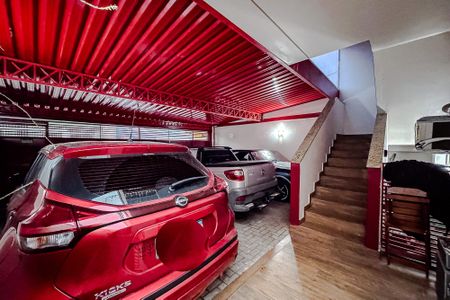 Casa à venda com 340m², 3 quartos e 3 vagas Casa à venda com 340m², 3 quartos e 3 vagasGaragem