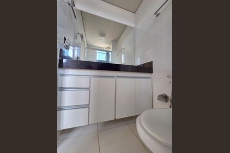 Apartamento à venda com 110m², 2 quartos e 2 vagas Apartamento à venda com 110m², 2 quartos e 2 vagasBanheiro da Suíte