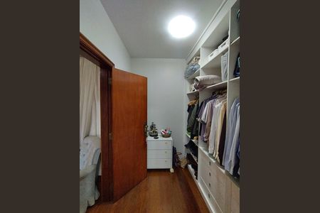 Casa à venda com 267m², 3 quartos e 5 vagas Casa à venda com 267m², 3 quartos e 5 vagasCloset