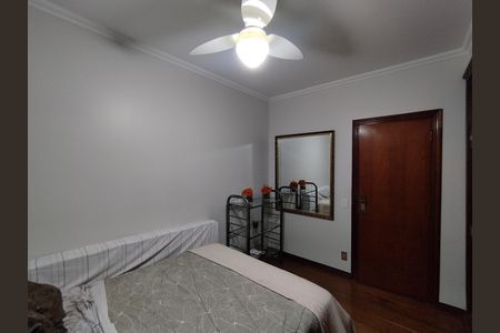 Casa à venda com 267m², 3 quartos e 5 vagas Casa à venda com 267m², 3 quartos e 5 vagasQuarto