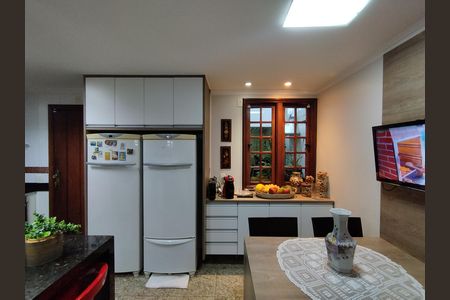 Casa à venda com 267m², 3 quartos e 5 vagas Casa à venda com 267m², 3 quartos e 5 vagasCozinha - Armários