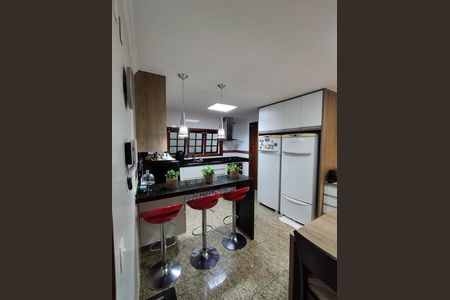 Casa à venda com 267m², 3 quartos e 5 vagas Casa à venda com 267m², 3 quartos e 5 vagasCozinha - Armários