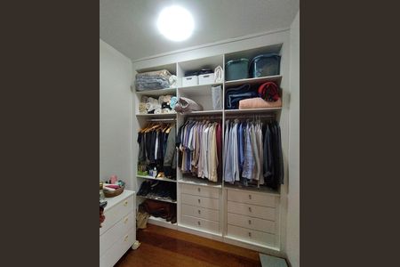 Casa à venda com 267m², 3 quartos e 5 vagas Casa à venda com 267m², 3 quartos e 5 vagasCloset da suíte