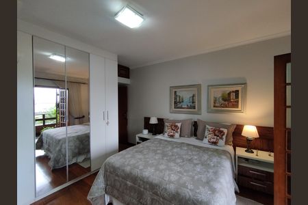 Casa à venda com 267m², 3 quartos e 5 vagas Casa à venda com 267m², 3 quartos e 5 vagasSuíte