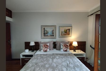 Casa à venda com 267m², 3 quartos e 5 vagas Casa à venda com 267m², 3 quartos e 5 vagasSuíte