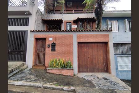 Casa à venda com 267m², 3 quartos e 5 vagas Casa à venda com 267m², 3 quartos e 5 vagasFachada
