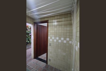 Casa à venda com 267m², 3 quartos e 5 vagas Casa à venda com 267m², 3 quartos e 5 vagasÁrea de Serviço