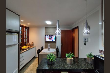 Casa à venda com 267m², 3 quartos e 5 vagas Casa à venda com 267m², 3 quartos e 5 vagasCozinha - Armários