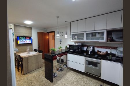 Casa à venda com 267m², 3 quartos e 5 vagas Casa à venda com 267m², 3 quartos e 5 vagasCozinha - Armários