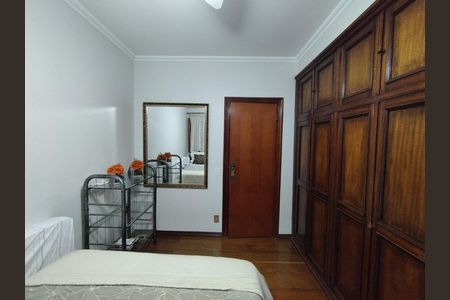 Casa à venda com 267m², 3 quartos e 5 vagas Casa à venda com 267m², 3 quartos e 5 vagasQuarto