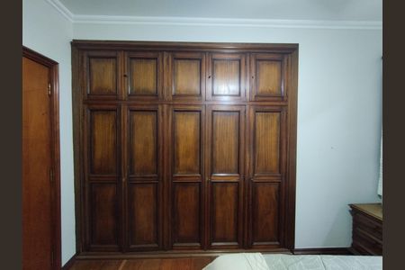 Casa à venda com 267m², 3 quartos e 5 vagas Casa à venda com 267m², 3 quartos e 5 vagasQuarto