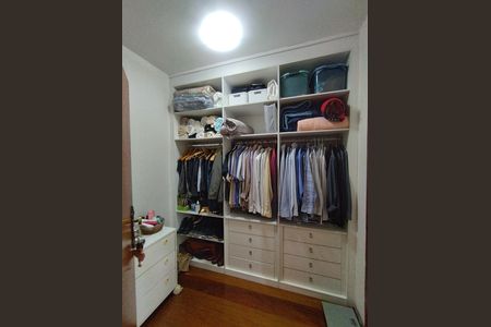Casa à venda com 267m², 3 quartos e 5 vagas Casa à venda com 267m², 3 quartos e 5 vagasCloset da suíte