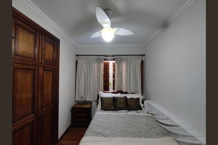 Casa à venda com 267m², 3 quartos e 5 vagas Casa à venda com 267m², 3 quartos e 5 vagasQuarto