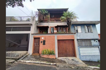 Casa à venda com 267m², 3 quartos e 5 vagas Casa à venda com 267m², 3 quartos e 5 vagasFachada