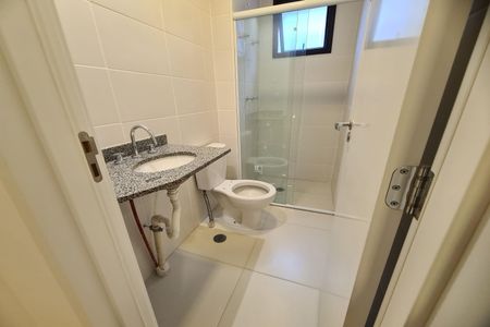 Apartamento à venda com 67m², 2 quartos e 1 vaga Apartamento à venda com 67m², 2 quartos e 1 vagaBanheiro da Suíte