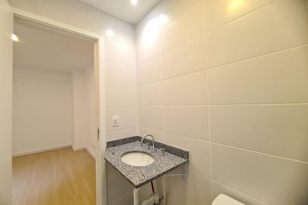 Apartamento à venda com 67m², 2 quartos e 1 vaga Apartamento à venda com 67m², 2 quartos e 1 vagaBanheiro da Suíte