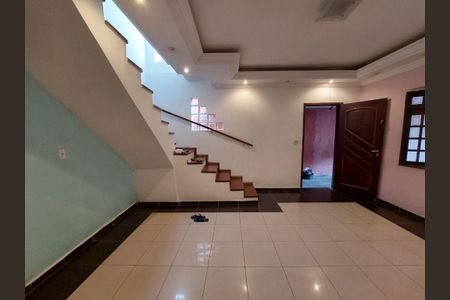 Casa à venda com 176m², 4 quartos e 2 vagasFoto 02