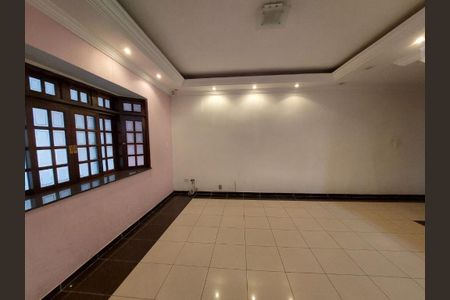 Foto 01 de casa à venda com 4 quartos, 176m² em Parque Ipe, São Paulo