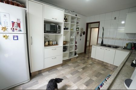 Casa à venda com 200m², 4 quartos e 4 vagas