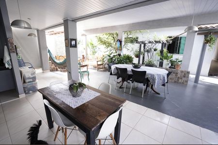 Casa à venda com 200m², 4 quartos e 4 vagas