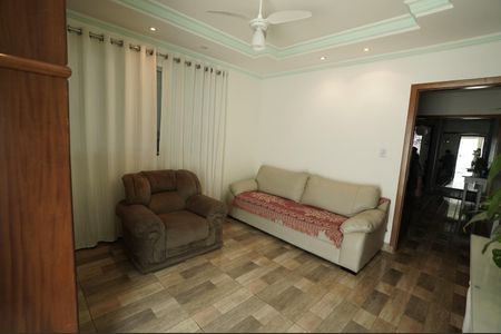 Casa à venda com 200m², 4 quartos e 4 vagas