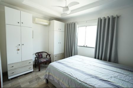 Casa à venda com 200m², 4 quartos e 4 vagas