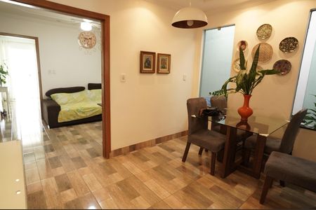 Casa à venda com 200m², 4 quartos e 4 vagas