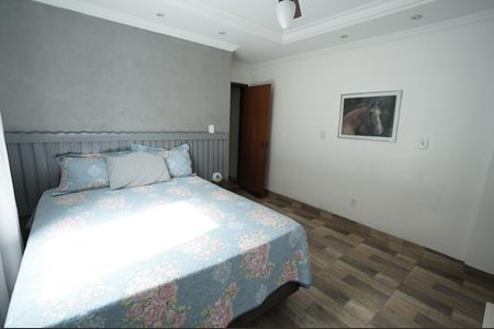 Casa à venda com 200m², 4 quartos e 4 vagas