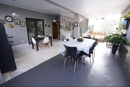 Casa à venda com 200m², 4 quartos e 4 vagas
