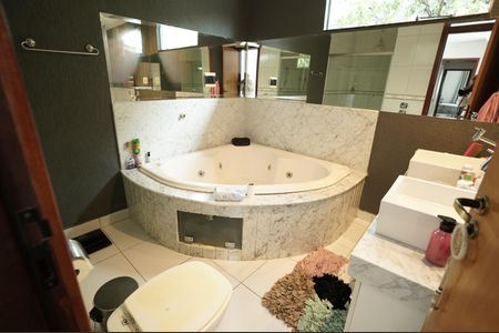 Casa à venda com 200m², 4 quartos e 4 vagas