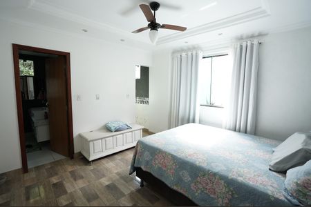 Casa à venda com 200m², 4 quartos e 4 vagas