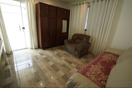 Casa à venda com 200m², 4 quartos e 4 vagas